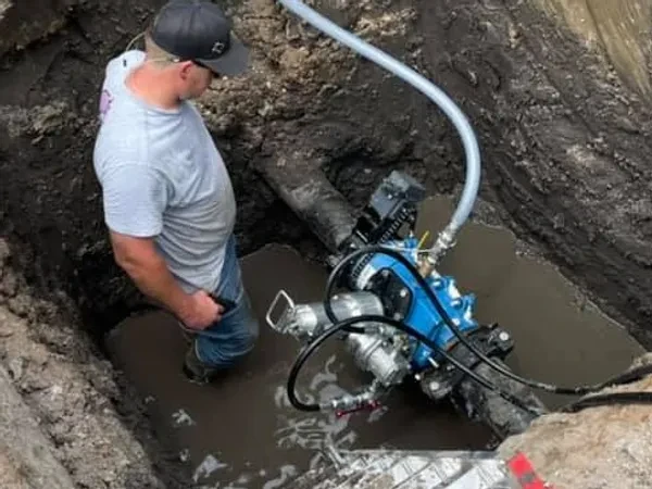 Valve insertion equipment